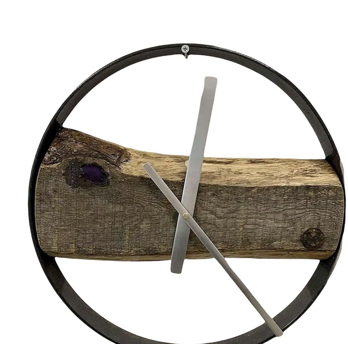 Wanduhr aus Massivholz mit Stahlring